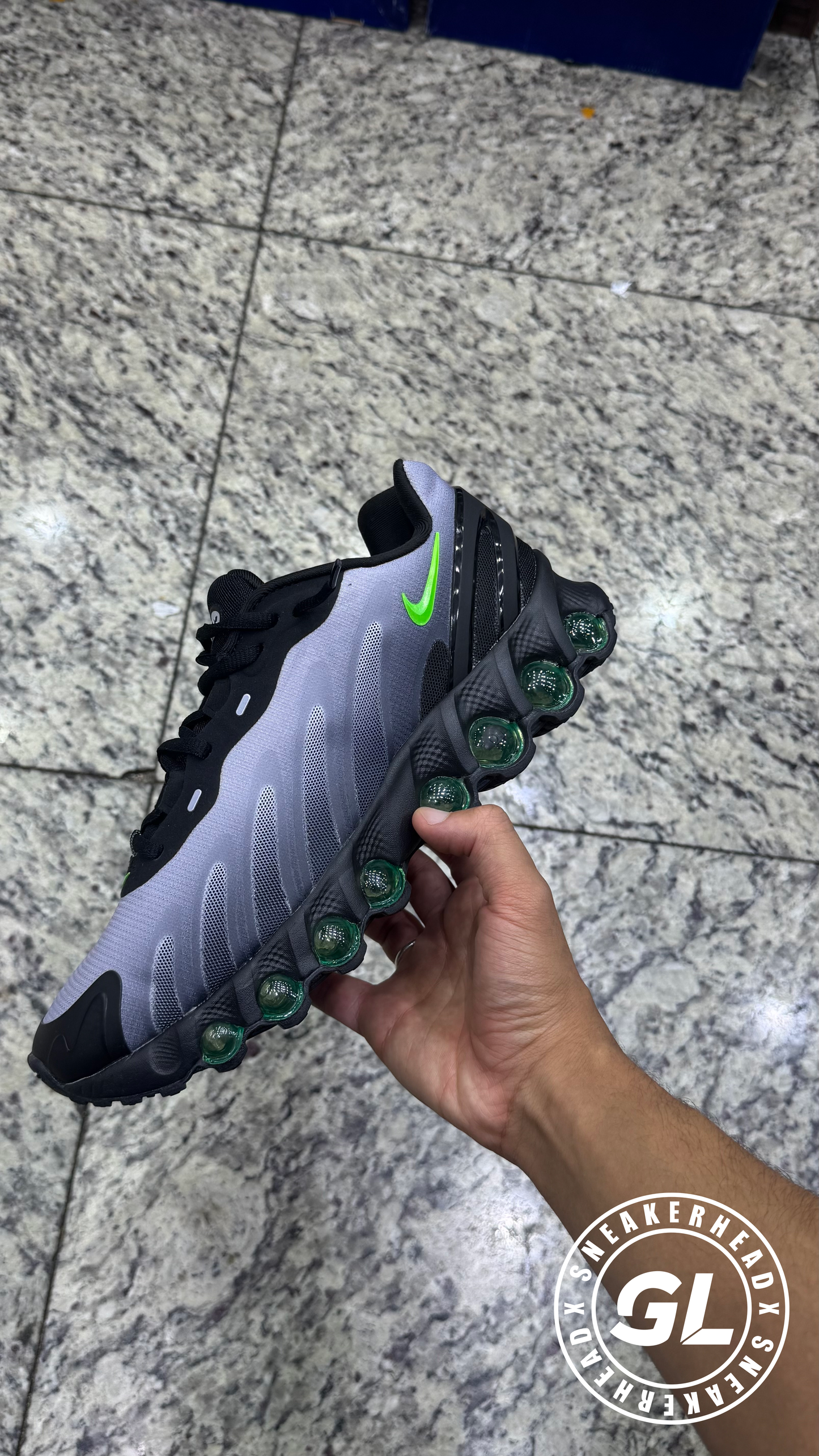 Tênis Nike DN8