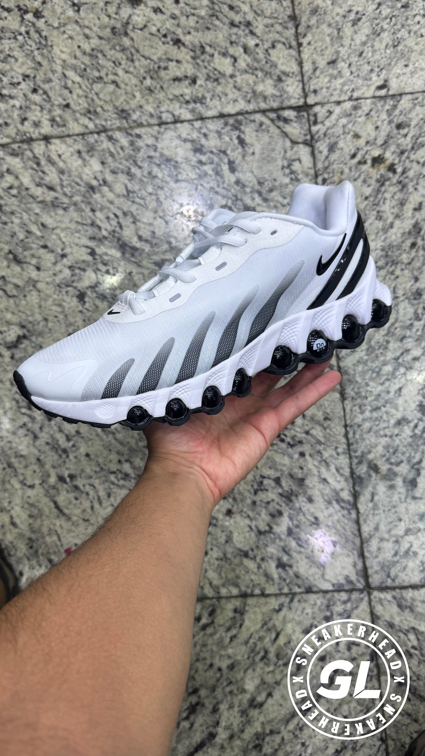 Tênis Nike DN8